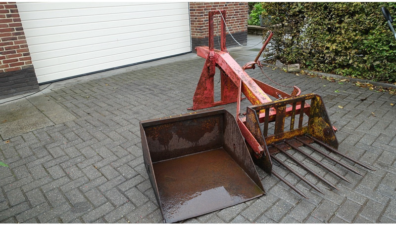 Vicon Achterlader met mestvork en grondbak - Agricultural machinery: picture 2 Vicon Achterlader met mestvork en grondbak - Agricultural machinery: picture 2