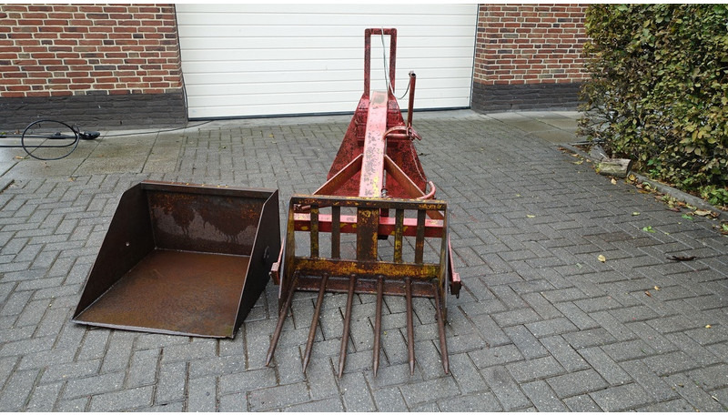 Vicon Achterlader met mestvork en grondbak - Agricultural machinery: picture 1 Vicon Achterlader met mestvork en grondbak - Agricultural machinery: picture 1