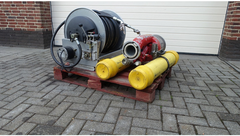 Mariflex en Collins Youldon Waterpomp met haspel - Hydraulics: picture 1 Mariflex en Collins Youldon Waterpomp met haspel - Hydraulics: picture 1