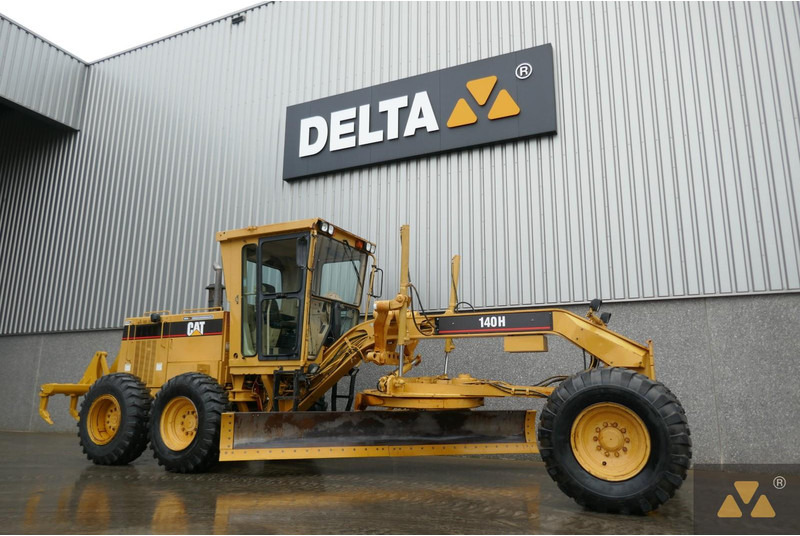 Caterpillar 140H Ex-army - Grader: picture 3 Caterpillar 140H Ex-army - Grader: picture 3