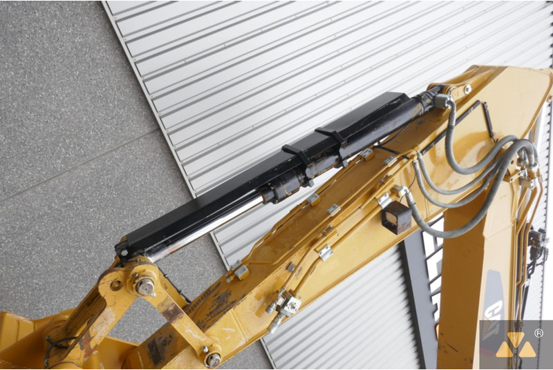 Crawler excavator Caterpillar 325F LCR: picture 13