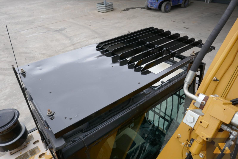 Crawler excavator Caterpillar 325F LCR: picture 17