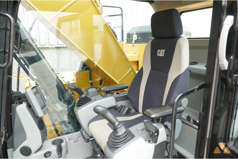 Crawler excavator Caterpillar 325F LCR: picture 7