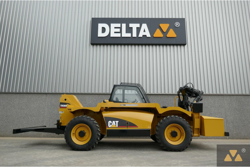 Caterpillar TH360B Welding Tractor - Construction machinery: picture 2 Caterpillar TH360B Welding Tractor - Construction machinery: picture 2
