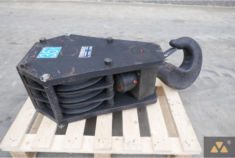 EPE Hookblock 35T - Pipe layer: picture 2 EPE Hookblock 35T - Pipe layer: picture 2
