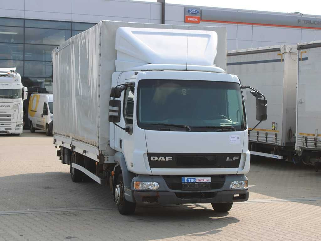 DAF FA LF 45.220, EURO 3, SIDEWALLS, TAIL LIFT - Curtainsider truck: picture 2 DAF FA LF 45.220, EURO 3, SIDEWALLS, TAIL LIFT - Curtainsider truck: picture 2