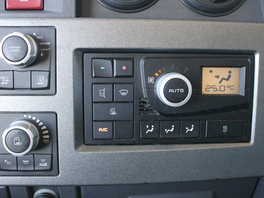 Tractor unit Renault T460, EURO 6, LOWDECK, INDEPENDENT AIR CONDITIONING: picture 14