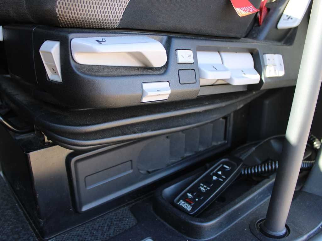 Tractor unit Renault T520, LOWDECK, EURO 6, PNEU 80%: picture 7