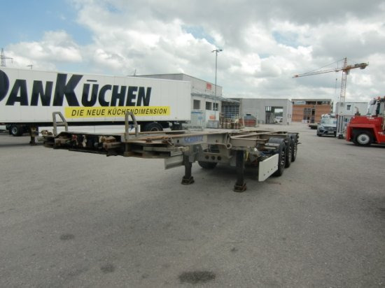 Schmitz Containerchassi 3-achsig SCF 24G45 Slider - Container transporter/ Swap body semi-trailer: picture 1 Schmitz Containerchassi 3-achsig SCF 24G45 Slider - Container transporter/ Swap body semi-trailer: picture 1