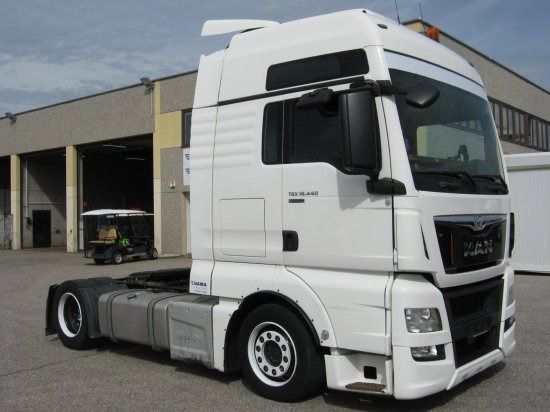 MAN TGX 18.440 XXL Low Deck, Retarder, Standklima, Euro 6, - Tractor unit: picture 3 MAN TGX 18.440 XXL Low Deck, Retarder, Standklima, Euro 6, - Tractor unit: picture 3