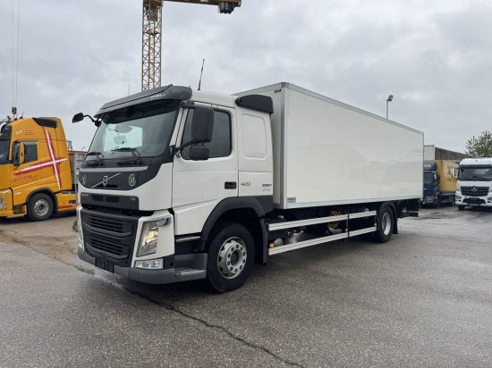 Volvo FM 420, Schlafkabine Koffer mit Ladebordwand - Box truck: picture 1 Volvo FM 420, Schlafkabine Koffer mit Ladebordwand - Box truck: picture 1