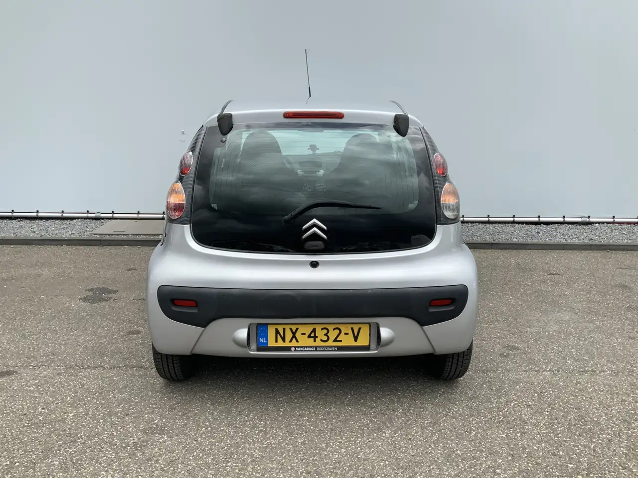 Citroen C1 1.0-12V Ambiance, 4-deurs, Airco. APK: 28-02-2026 - Hatchback: picture 4 Citroen C1 1.0-12V Ambiance, 4-deurs, Airco. APK: 28-02-2026 - Hatchback: picture 4