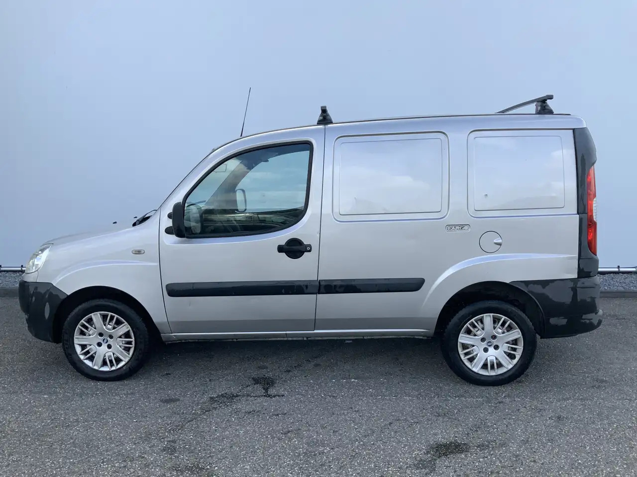 Fiat Doblo 1.3 MultiJet Basis Marge Geen BTW Export - Small van: picture 3 Fiat Doblo 1.3 MultiJet Basis Marge Geen BTW Export - Small van: picture 3