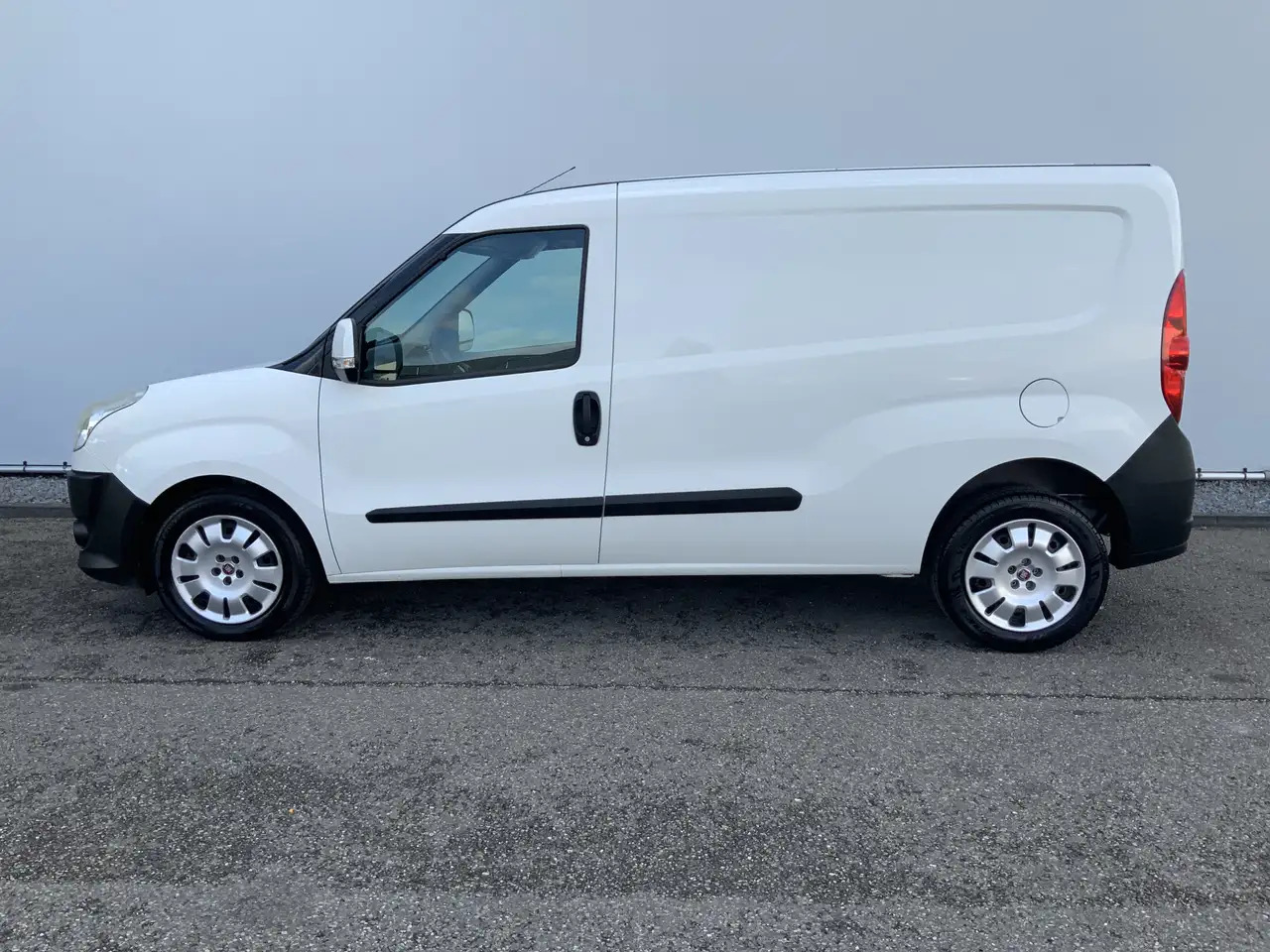 Fiat Doblo Cargo 1.6 MultiJet SX Maxi Airco Trekhaak 1300 kg - Small van: picture 3 Fiat Doblo Cargo 1.6 MultiJet SX Maxi Airco Trekhaak 1300 kg - Small van: picture 3