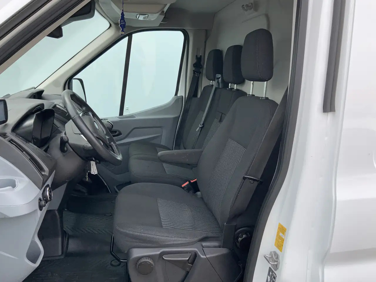Ford Transit 310 2.2 TDCI L2H2 Trend Airco Cruise Navi 3 Zits I - Panel van: picture 4 Ford Transit 310 2.2 TDCI L2H2 Trend Airco Cruise Navi 3 Zits I - Panel van: picture 4