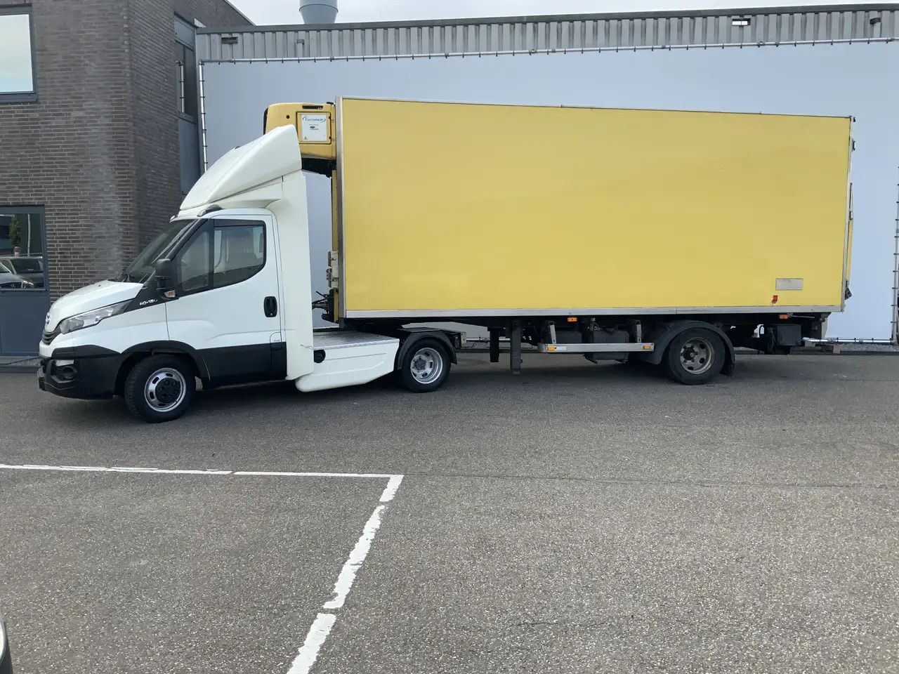 Iveco 40C18 B.E Trekker & Koel Trailer & Laadklep Bakmaa - Mini artic tractor unit, Refrigerator semi-trailer: picture 2 Iveco 40C18 B.E Trekker & Koel Trailer & Laadklep Bakmaa - Mini artic tractor unit, Refrigerator semi-trailer: picture 2