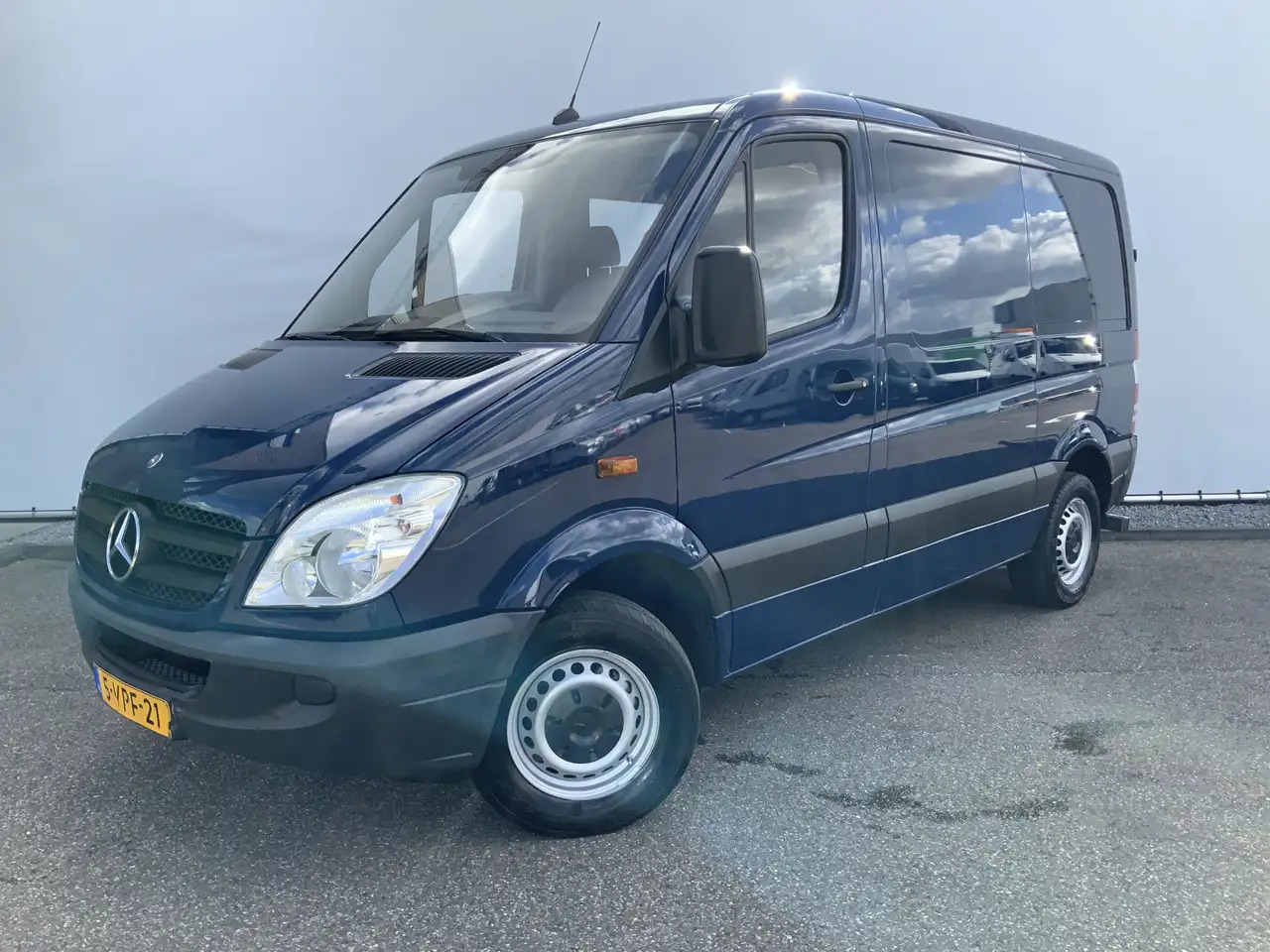 Mercedes-Benz Sprinter 210 2.2 CDI 325 L1H1 Airco Cruise 3 Zits Opstap Ba - Panel van: picture 1 Mercedes-Benz Sprinter 210 2.2 CDI 325 L1H1 Airco Cruise 3 Zits Opstap Ba - Panel van: picture 1