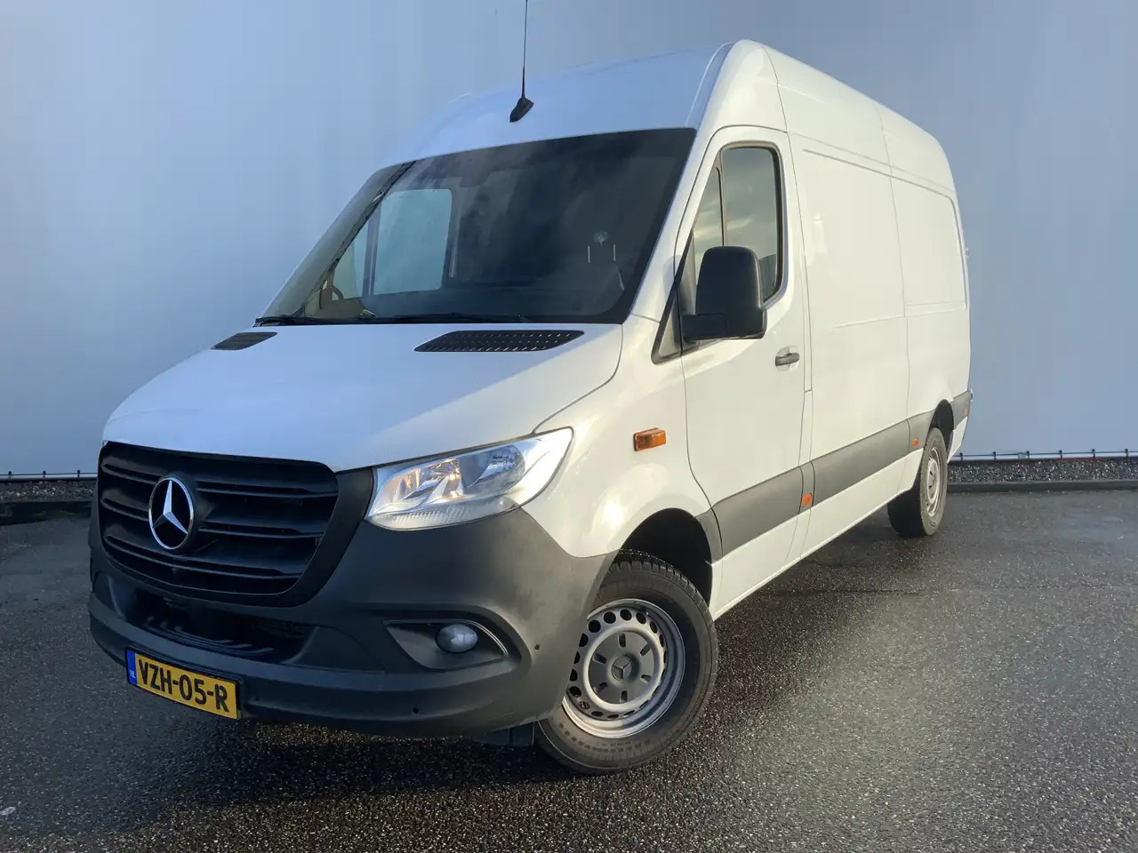 Mercedes-Benz Sprinter 317 1.9 CDI L2H2 RWD Cruise Airco 3 Zits Camera 36 - Panel van: picture 1 Mercedes-Benz Sprinter 317 1.9 CDI L2H2 RWD Cruise Airco 3 Zits Camera 36 - Panel van: picture 1