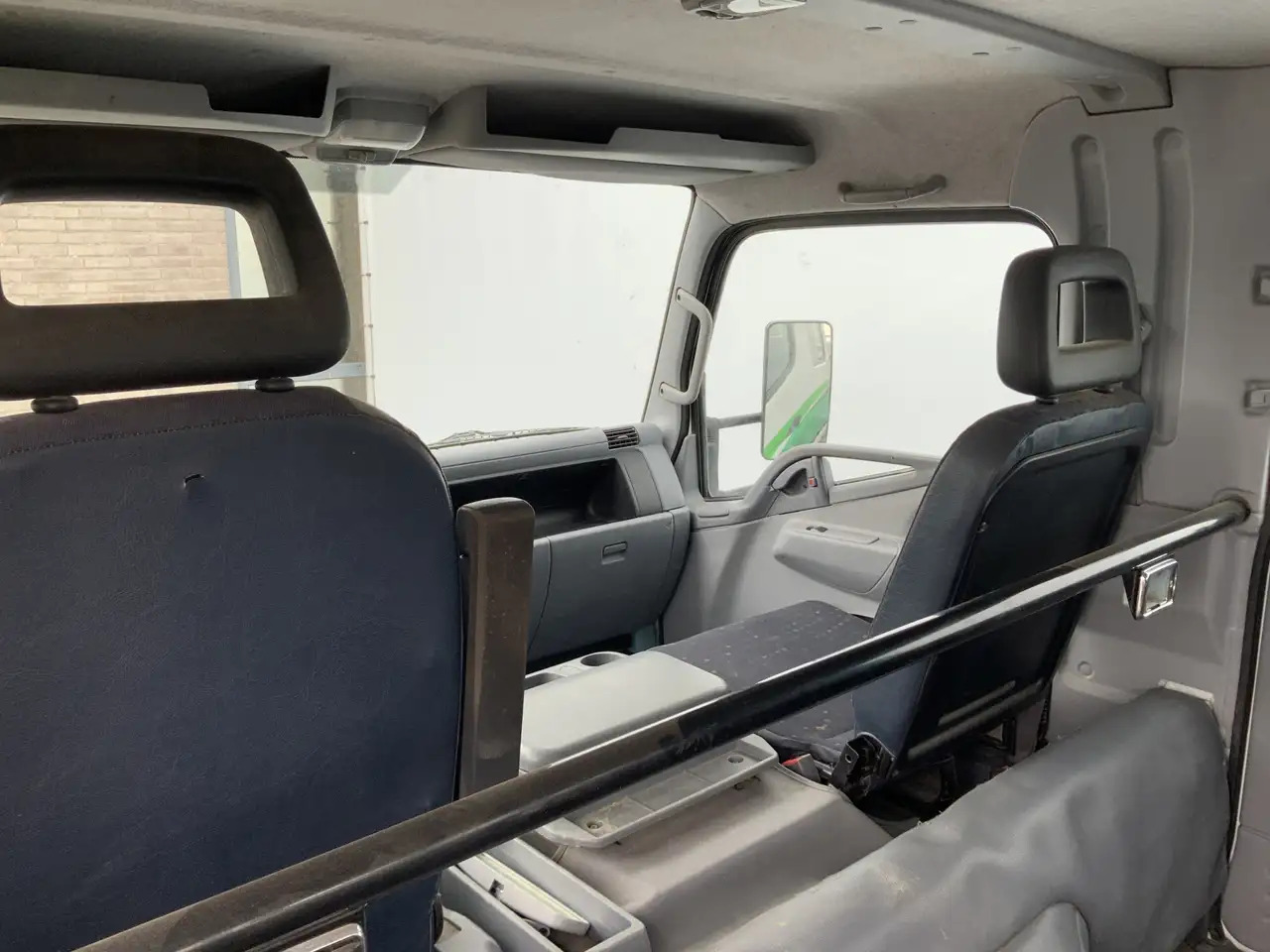 Mitsubishi Canter 3C13 3.0 DI 335 Dub Cab 6 pers Pick Up Airco Trekh - Dropside/ Flatbed truck: picture 5 Mitsubishi Canter 3C13 3.0 DI 335 Dub Cab 6 pers Pick Up Airco Trekh - Dropside/ Flatbed truck: picture 5