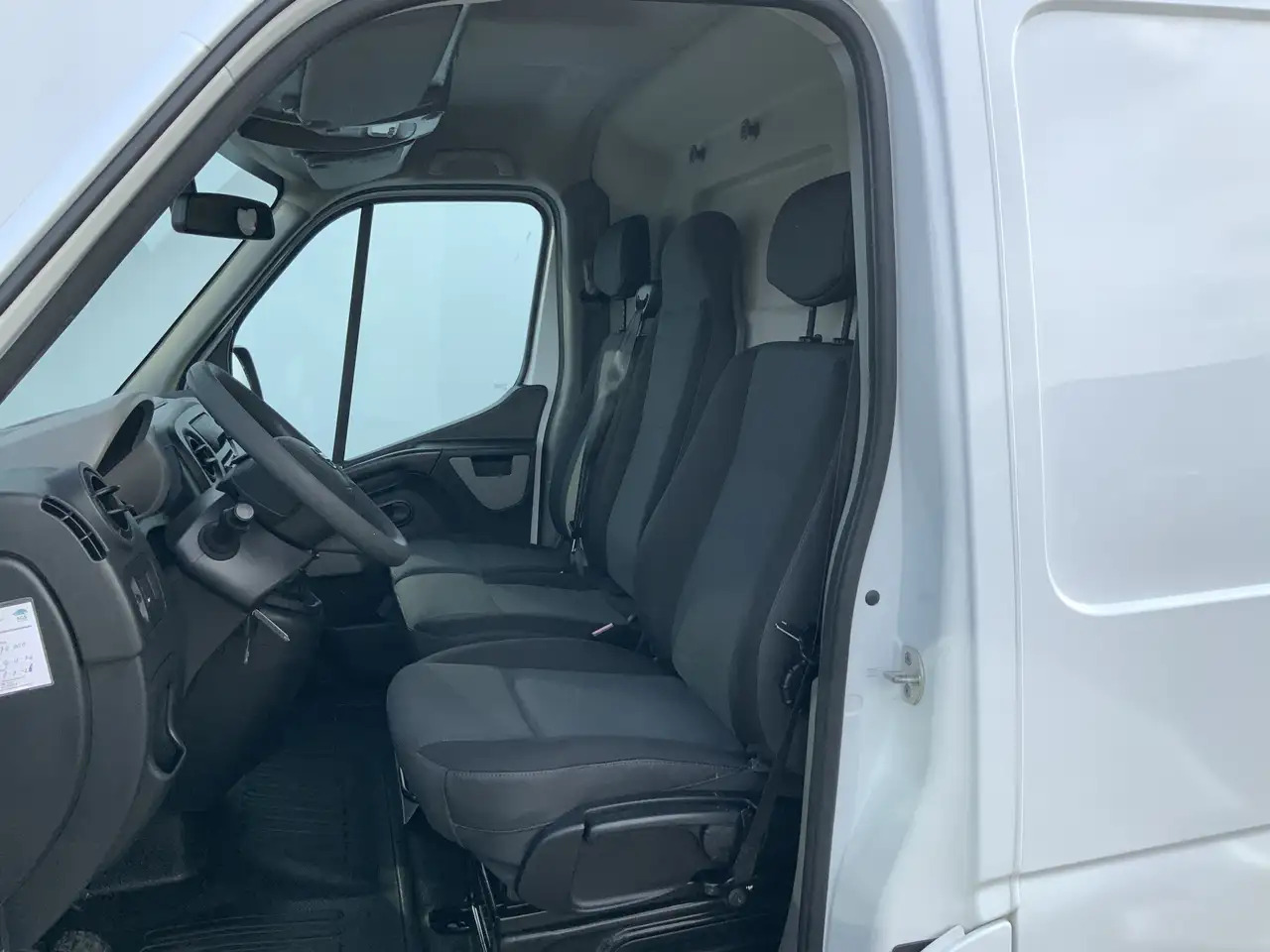 Nissan NV400 2.3 dCi L2H2 Optima L2H2 Airco Cruise Trekhaak 250 - Other machinery: picture 4 Nissan NV400 2.3 dCi L2H2 Optima L2H2 Airco Cruise Trekhaak 250 - Other machinery: picture 4