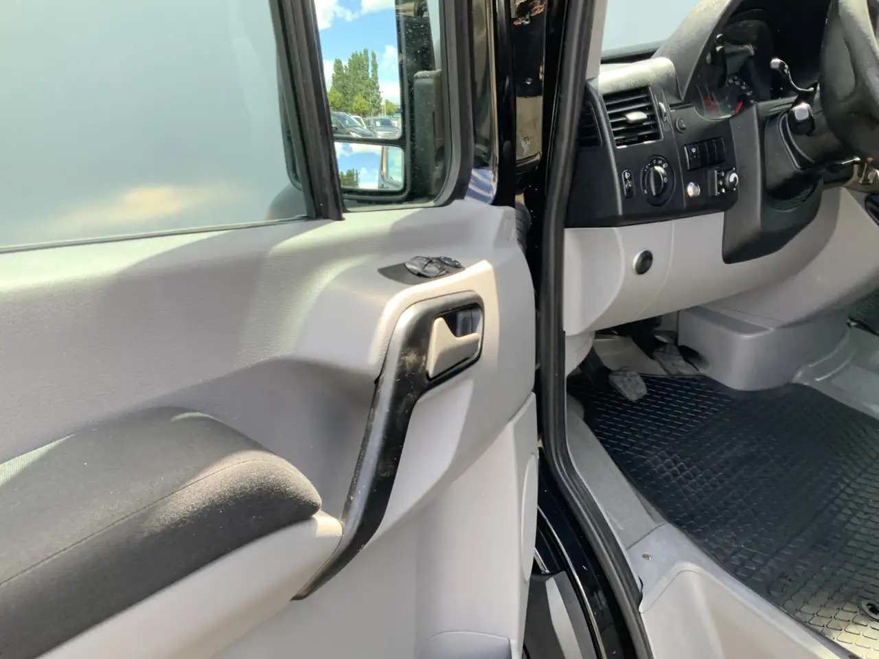Volkswagen Crafter 35 2.0 TDI L2H2 Airco Cruise Trekhaak 3500 kg weba - Other machinery: picture 5 Volkswagen Crafter 35 2.0 TDI L2H2 Airco Cruise Trekhaak 3500 kg weba - Other machinery: picture 5