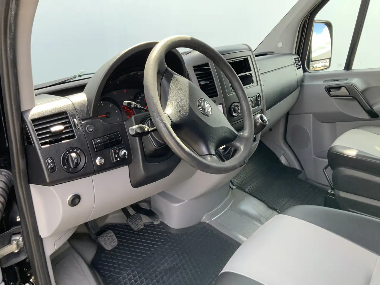 Volkswagen Crafter 35 2.0 TDI L2H2 Airco Cruise Trekhaak 3500 kg weba - Other machinery: picture 4 Volkswagen Crafter 35 2.0 TDI L2H2 Airco Cruise Trekhaak 3500 kg weba - Other machinery: picture 4