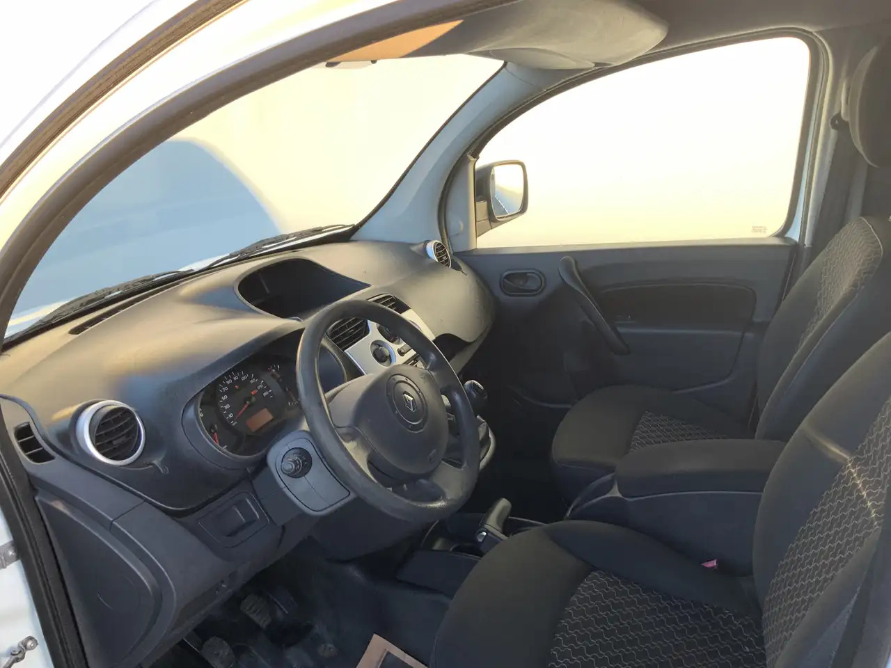 Renault Kangoo Express 1.5 dCi 70 Express Comfort Airco Trekhaak - Small van: picture 4 Renault Kangoo Express 1.5 dCi 70 Express Comfort Airco Trekhaak - Small van: picture 4