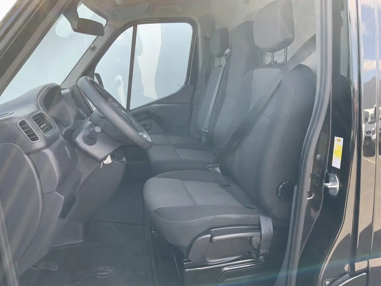 Renault Master T35 2.3 dCi 135 L2H2 Airco Cruise 3 Zits Camera Eu - Panel van: picture 4 Renault Master T35 2.3 dCi 135 L2H2 Airco Cruise 3 Zits Camera Eu - Panel van: picture 4