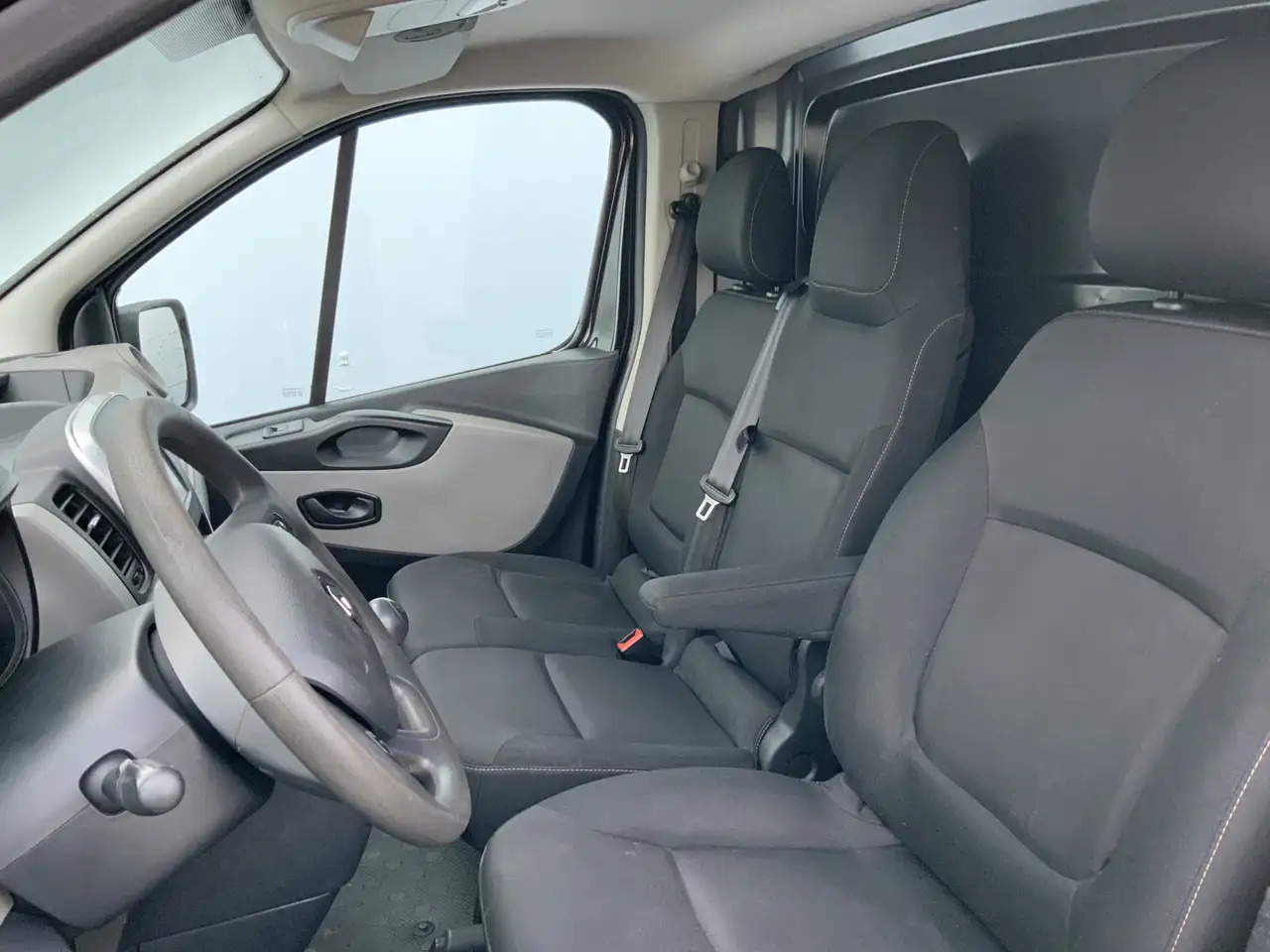 Renault Trafic 1.6 dCi T29 L2H1 Airco Cruise Trerkhaak 2000kg 3 Z - Panel van: picture 4 Renault Trafic 1.6 dCi T29 L2H1 Airco Cruise Trerkhaak 2000kg 3 Z - Panel van: picture 4