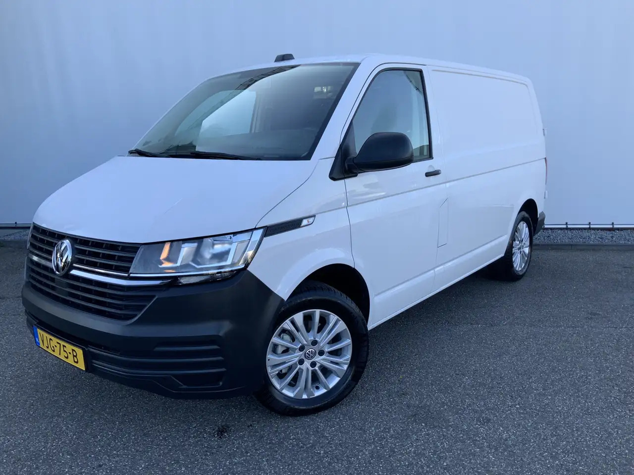 Volkswagen T6.1 Transporter 2.0 TDI L1H1 26 Economy Business Airco Cruise 3 Zi - Panel van: picture 1 Volkswagen T6.1 Transporter 2.0 TDI L1H1 26 Economy Business Airco Cruise 3 Zi - Panel van: picture 1