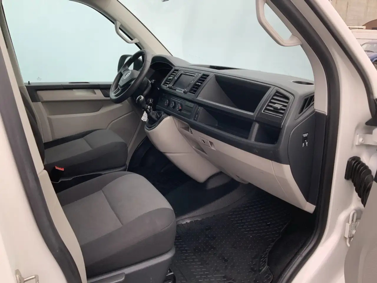 Volkswagen T6 Transporter 2.0 TDI L1H1 Comfortline Airco Navi Trekhaak 2200 - Panel van: picture 5 Volkswagen T6 Transporter 2.0 TDI L1H1 Comfortline Airco Navi Trekhaak 2200 - Panel van: picture 5