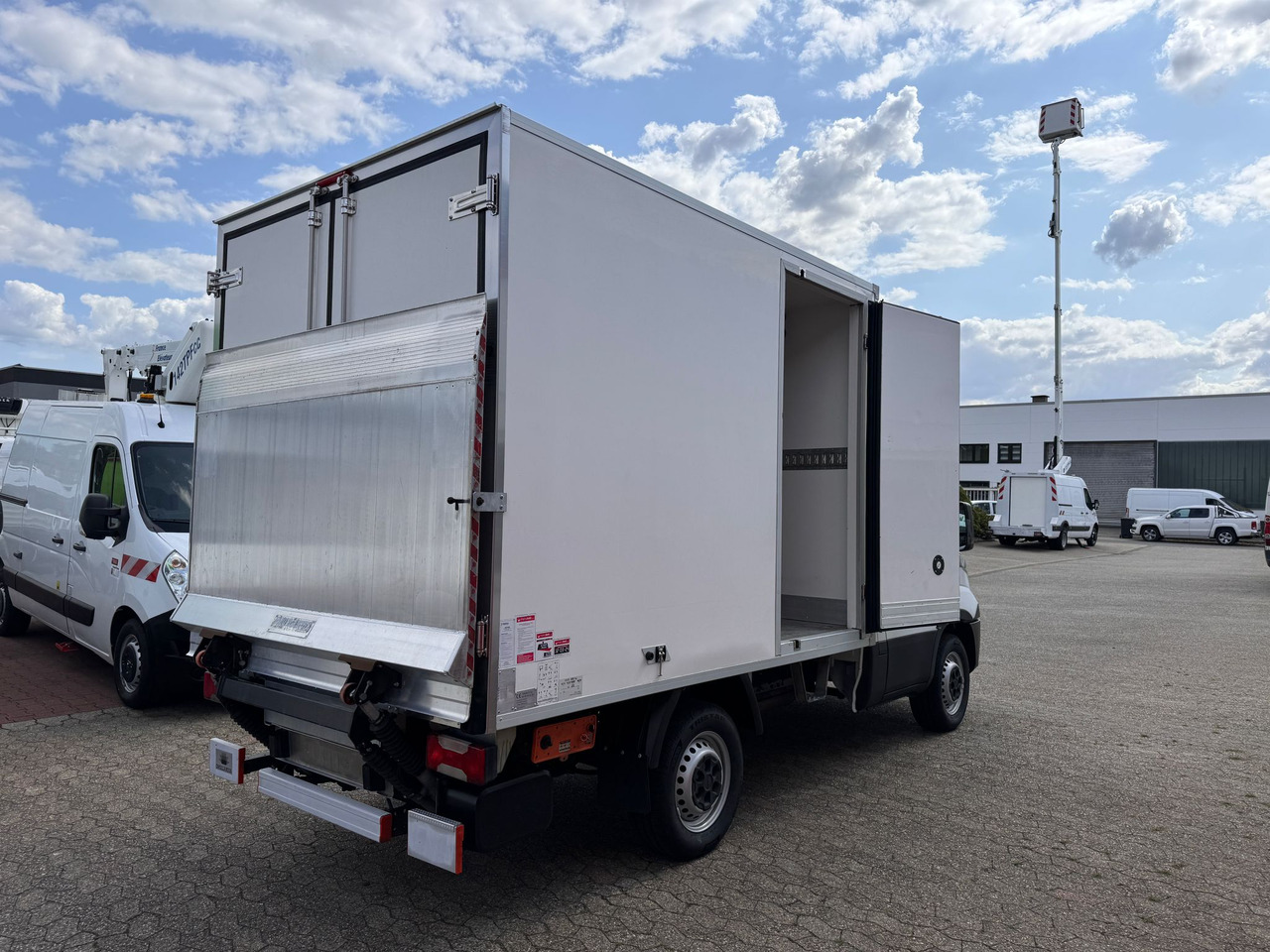 IVECO Daily 35S14 Tiefkühlkoffer Carrier Pulsor 350 LBW EURO 6 - Refrigerated van: picture 4 IVECO Daily 35S14 Tiefkühlkoffer Carrier Pulsor 350 LBW EURO 6 - Refrigerated van: picture 4