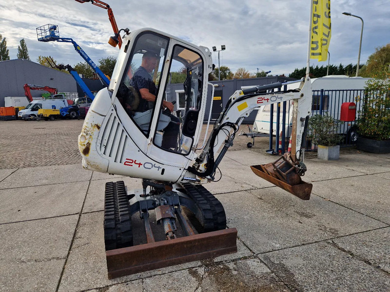 WACKER NEUSON 2404RD kan op een berghelling werken - Mini excavator: picture 2 WACKER NEUSON 2404RD kan op een berghelling werken - Mini excavator: picture 2