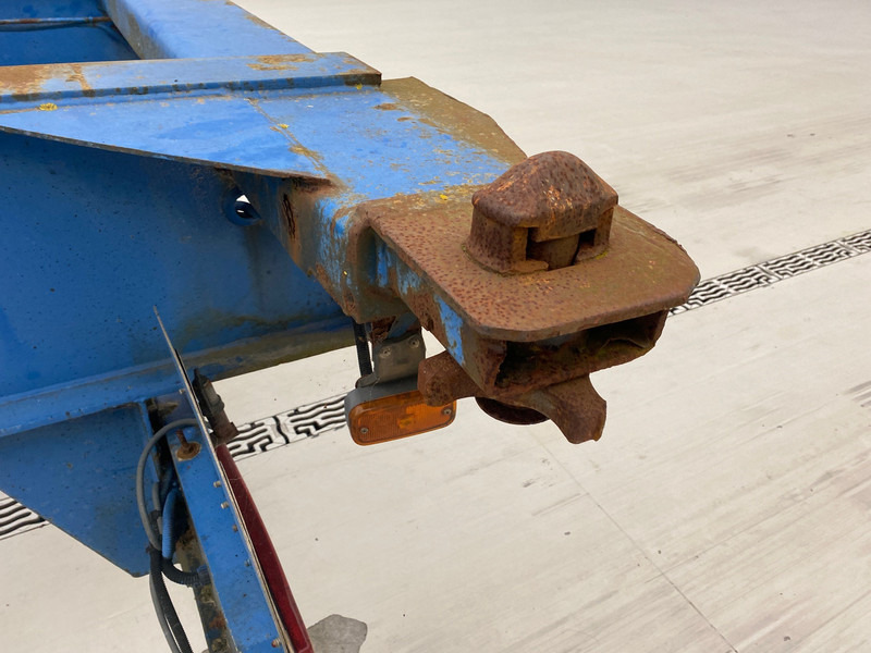 Container transporter/ Swap body semi-trailer Fruehauf Skelet 20-30-40 ft: picture 9