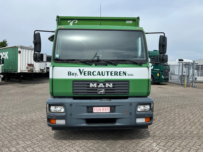 MAN 15.220 - Curtainsider truck: picture 2 MAN 15.220 - Curtainsider truck: picture 2