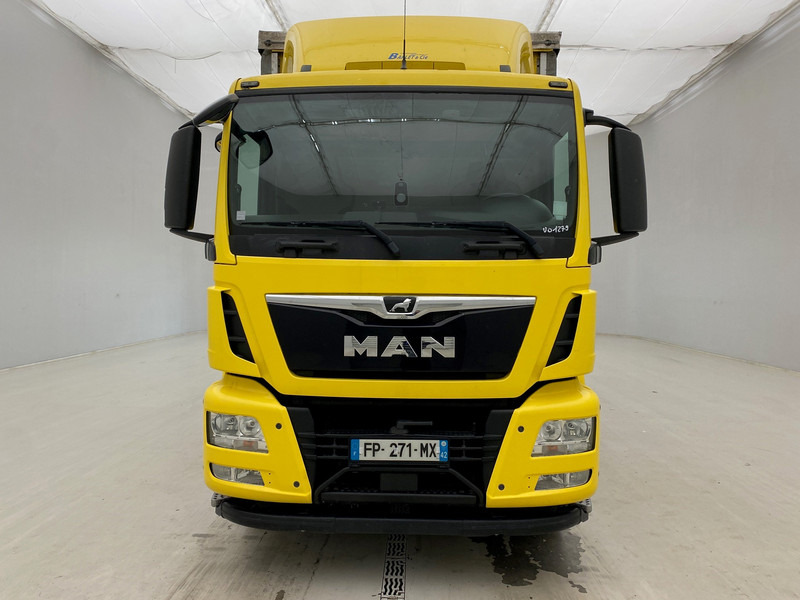 MAN TGS 18.320 - Curtainsider truck: picture 2 MAN TGS 18.320 - Curtainsider truck: picture 2