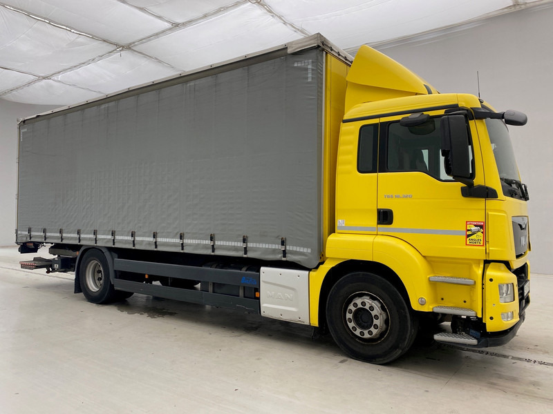MAN TGS 18.320 - Curtainsider truck: picture 3 MAN TGS 18.320 - Curtainsider truck: picture 3