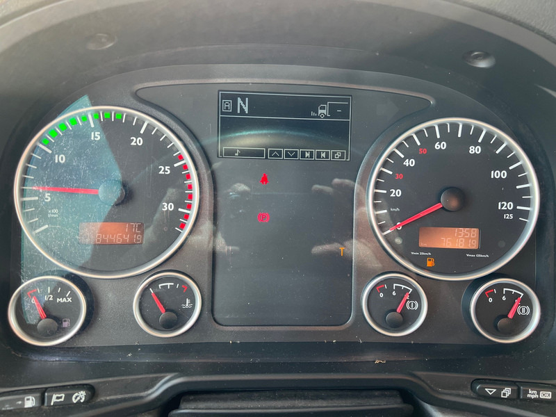 Tractor unit MAN TGX 18.440 - ADR: picture 10