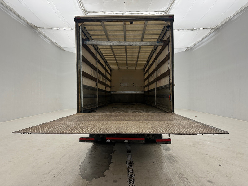 Volvo FE 300 - 6x2* - Curtainsider truck: picture 5 Volvo FE 300 - 6x2* - Curtainsider truck: picture 5