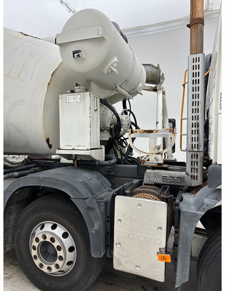 Volvo FMX 410 - 8x4 - Concrete mixer truck: picture 4 Volvo FMX 410 - 8x4 - Concrete mixer truck: picture 4
