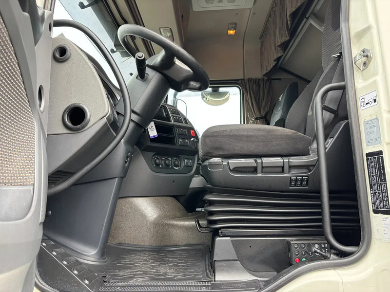DAF XF 510 Spacecab Euro 6 Retarder - Curtainsider truck: picture 5 DAF XF 510 Spacecab Euro 6 Retarder - Curtainsider truck: picture 5