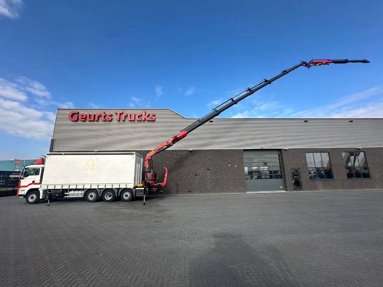 MAN TGS 35.470 8X2 SCHUIFZEIL MET PALFINGER PK37.002 - Crane truck: picture 2 MAN TGS 35.470 8X2 SCHUIFZEIL MET PALFINGER PK37.002 - Crane truck: picture 2