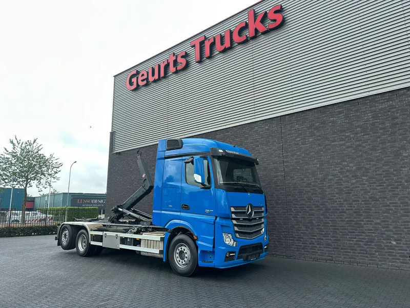 Mercedes-Benz Actros 2545 6X2 MET HIAB MULTILIFT XR21S61 HAAKARMSYSTEEM / ABROLLKIPPER / HOOKLIFT - Hook lift truck: picture 5 Mercedes-Benz Actros 2545 6X2 MET HIAB MULTILIFT XR21S61 HAAKARMSYSTEEM / ABROLLKIPPER / HOOKLIFT - Hook lift truck: picture 5