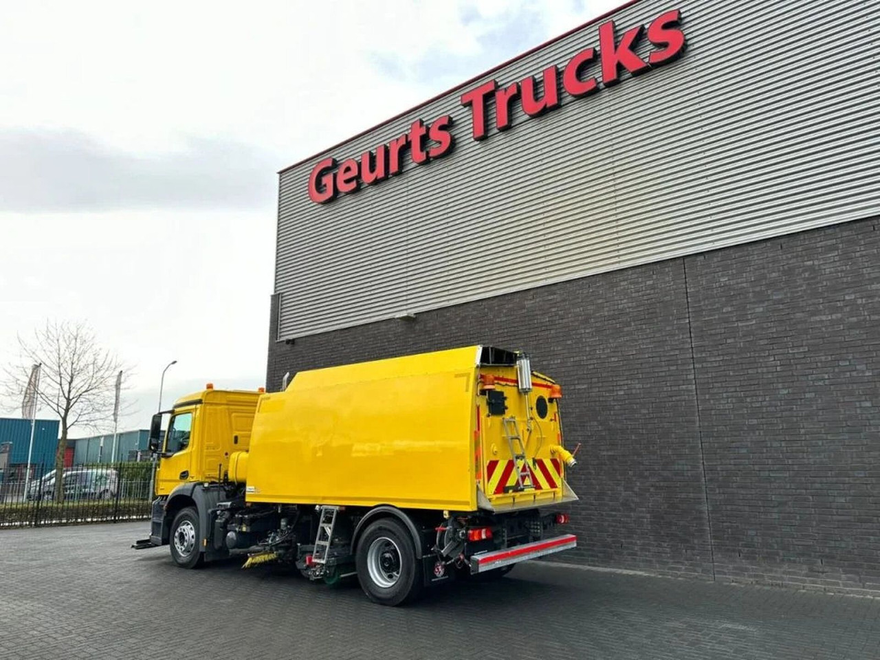 Mercedes-Benz Arocs 1824 4X2 BEAM A9000 SWEEPING TRUCK/ KEHRMA - Road sweeper: picture 3 Mercedes-Benz Arocs 1824 4X2 BEAM A9000 SWEEPING TRUCK/ KEHRMA - Road sweeper: picture 3