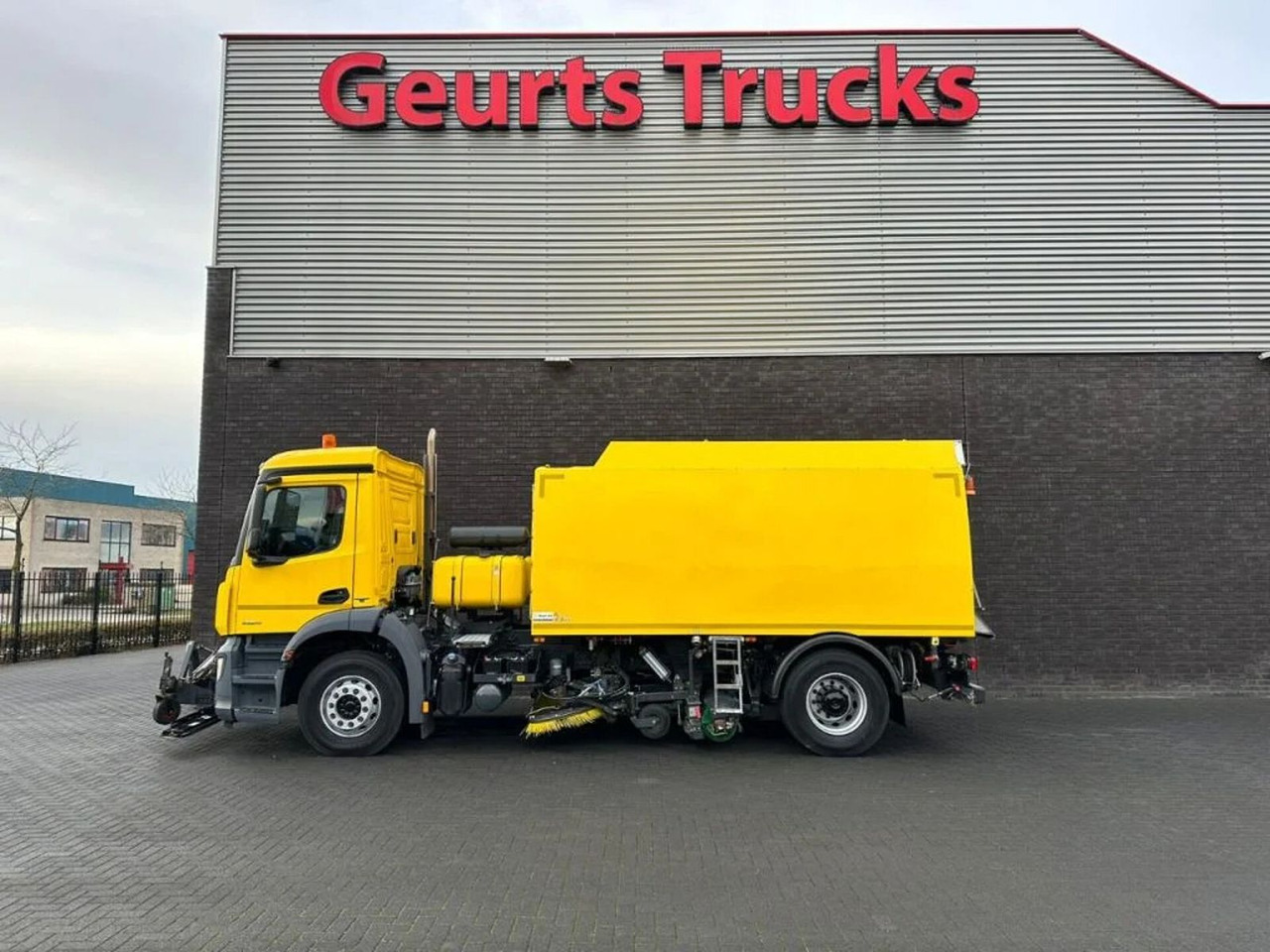 Mercedes-Benz Arocs 1824 4X2 BEAM A9000 SWEEPING TRUCK/ KEHRMA - Road sweeper: picture 1 Mercedes-Benz Arocs 1824 4X2 BEAM A9000 SWEEPING TRUCK/ KEHRMA - Road sweeper: picture 1