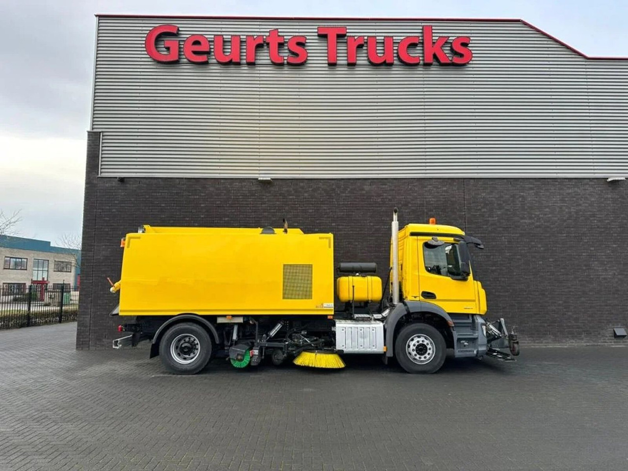 Mercedes-Benz Arocs 1824 4X2 BEAM A9000 SWEEPING TRUCK/ KEHRMA - Road sweeper: picture 4 Mercedes-Benz Arocs 1824 4X2 BEAM A9000 SWEEPING TRUCK/ KEHRMA - Road sweeper: picture 4