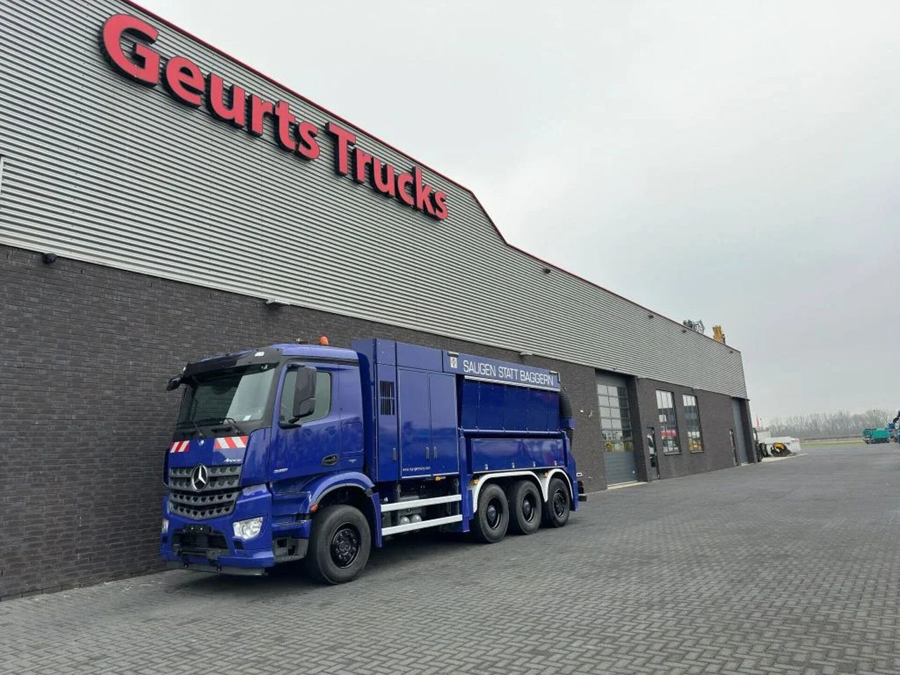 Mercedes-Benz Arocs 3251 8X4 RSP ESE 6 RD 8000 SAUGBAGGER/SUCT - Vacuum truck: picture 2 Mercedes-Benz Arocs 3251 8X4 RSP ESE 6 RD 8000 SAUGBAGGER/SUCT - Vacuum truck: picture 2