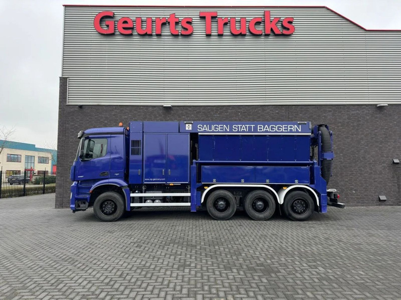 Mercedes-Benz Arocs 3251 8X4 RSP ESE 6 RD 8000 SAUGBAGGER/SUCT - Vacuum truck: picture 1 Mercedes-Benz Arocs 3251 8X4 RSP ESE 6 RD 8000 SAUGBAGGER/SUCT - Vacuum truck: picture 1