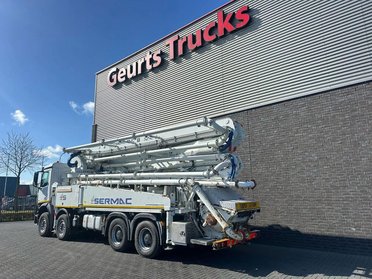 Mercedes-Benz Arocs 4451 8X4 + SERMAC 5Z42 BETONPOMP/BETONPUMP - Concrete pump truck: picture 3 Mercedes-Benz Arocs 4451 8X4 + SERMAC 5Z42 BETONPOMP/BETONPUMP - Concrete pump truck: picture 3