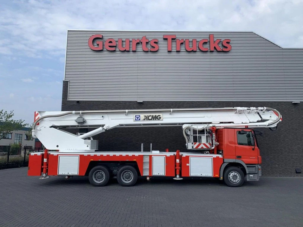Mercedes-Benz Actros 3332 6X4 XCMG DG53C FIRE FIGTHING PLATFOR - Other machinery: picture 4 Mercedes-Benz Actros 3332 6X4 XCMG DG53C FIRE FIGTHING PLATFOR - Other machinery: picture 4